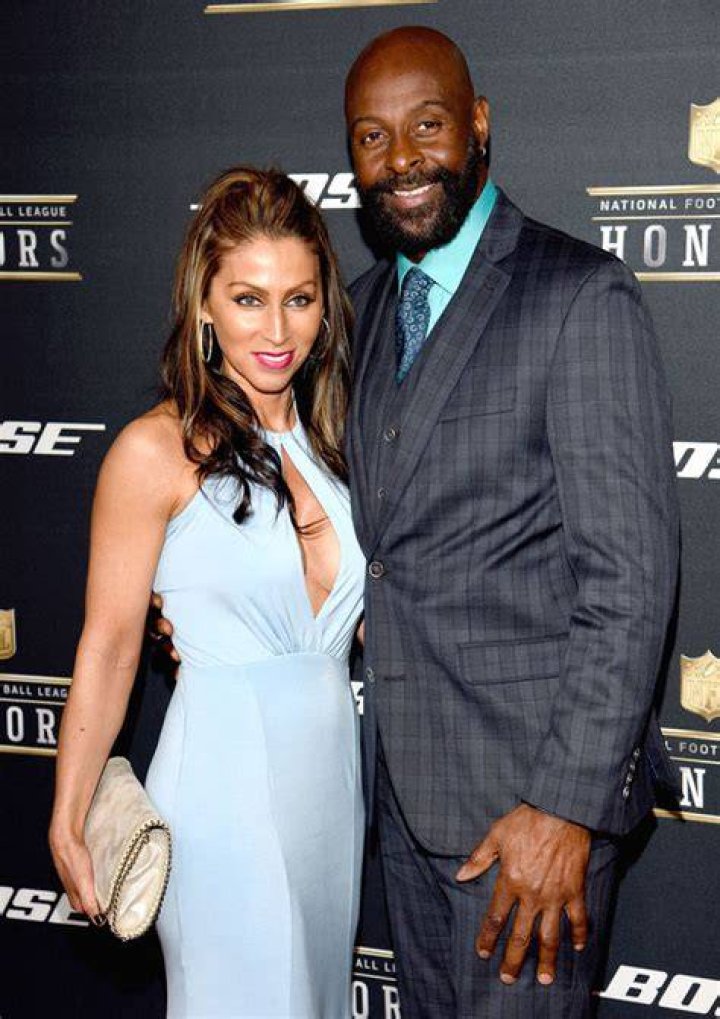 Jerry Rice 2019 Fiancée, net worth, tattoos, smoking & body facts Taddlr