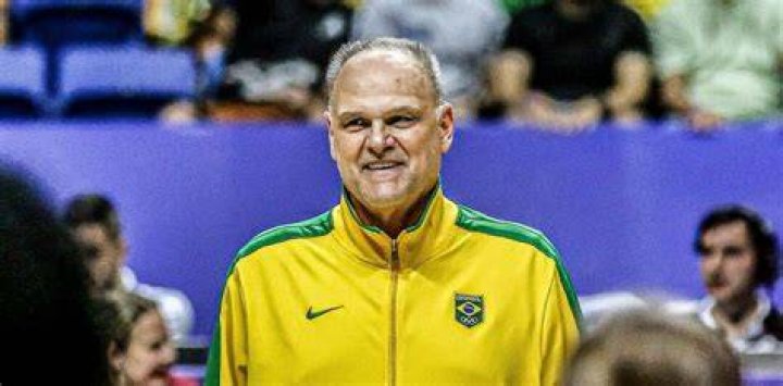 Oscar Schmidt decide parar tratamento de câncer no cérebro e explica