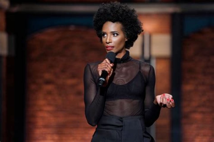 Pure Comedy Zainab Johnson Is Smart, Funny & Fine On "Late Night with