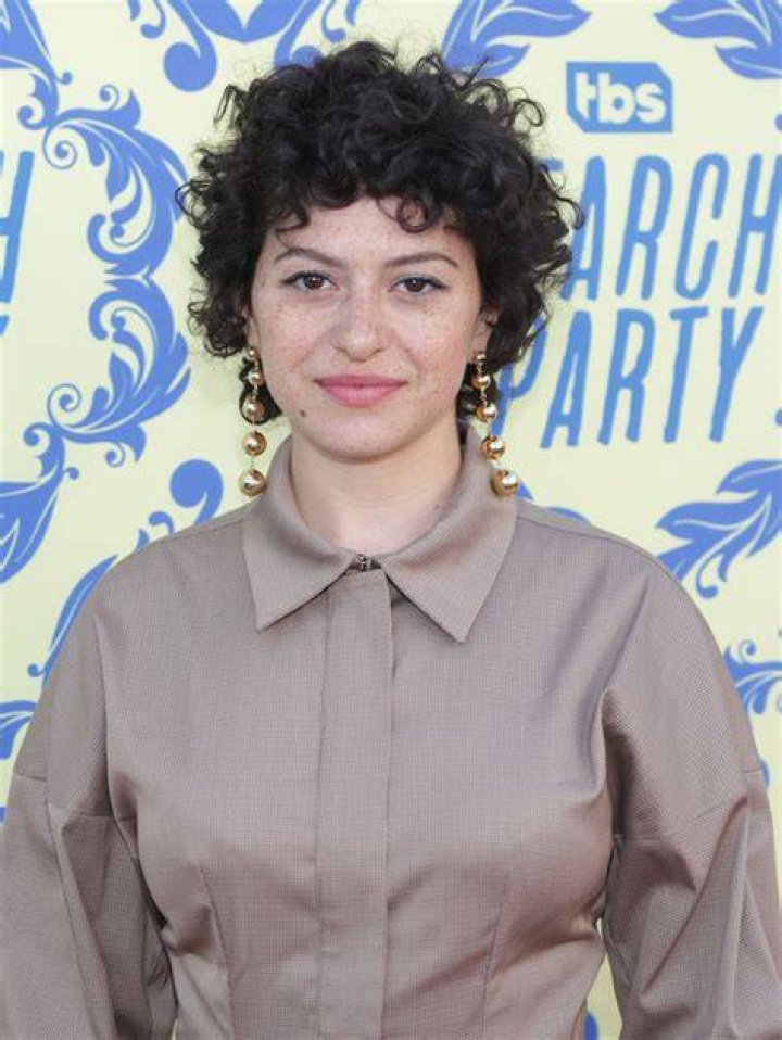 Who is Alia Shawkat? Alia Shawkat Bio, Net Worth, Age, Facts, Wiki